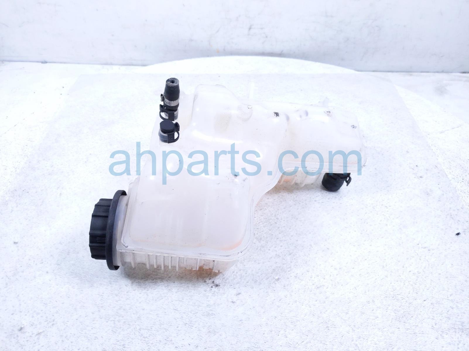 2020 Land Rover Range Rover Sport Radiator Coolant Reservoir Tank LR088547 Replacement 2020 Land Rover Range Rover Sport Radiator Coolant Reservoir Tank LR088547 Replacement thumbnail