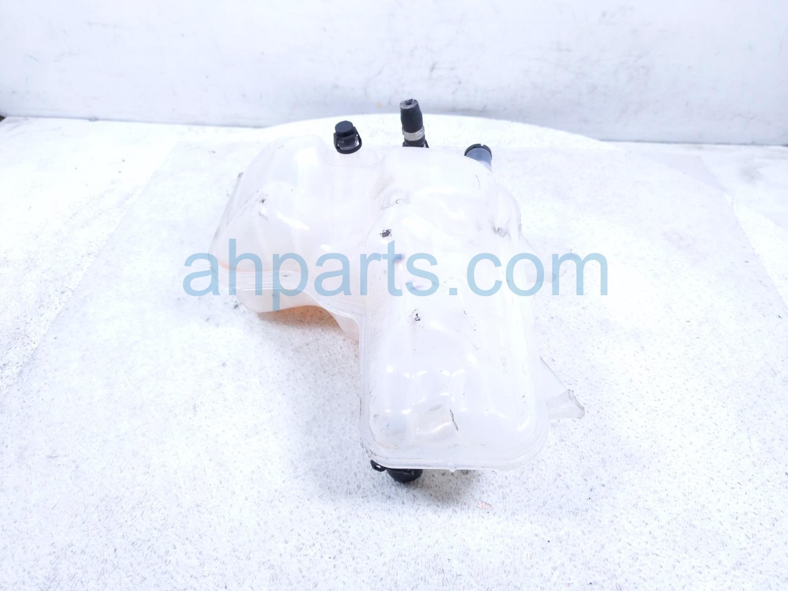 2020 Land Rover Range Rover Sport Radiator Coolant Reservoir Tank LR088547 Replacement 2020 Land Rover Range Rover Sport Radiator Coolant Reservoir Tank LR088547 Replacement thumbnail
