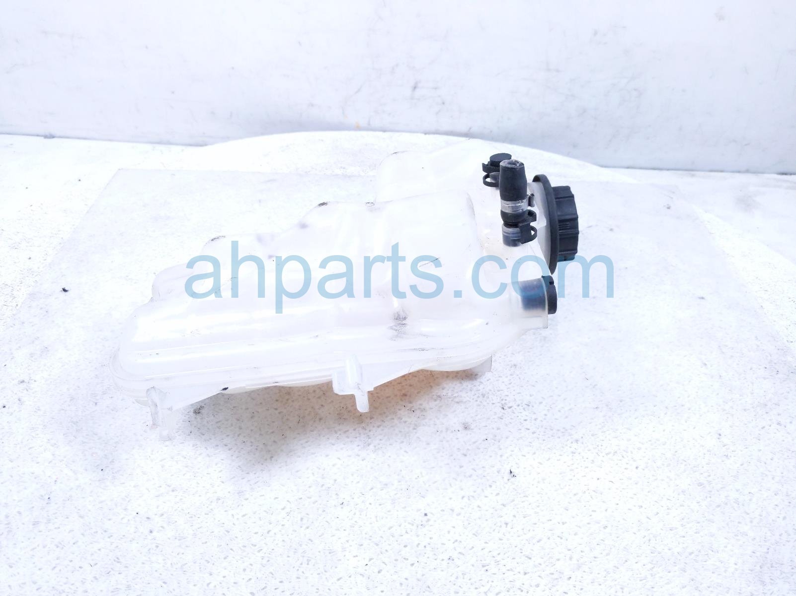 2020 Land Rover Range Rover Sport Radiator Coolant Reservoir Tank LR088547 Replacement 2020 Land Rover Range Rover Sport Radiator Coolant Reservoir Tank LR088547 Replacement thumbnail