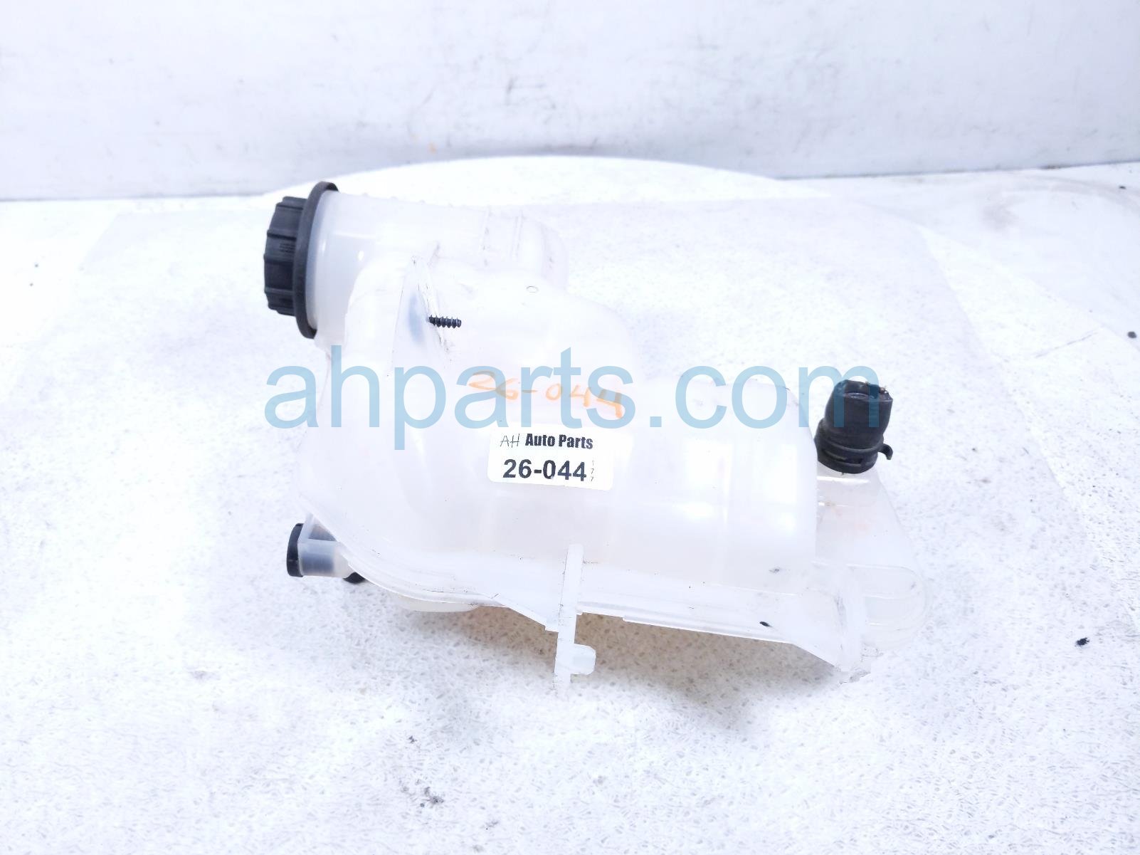2020 Land Rover Range Rover Sport Radiator Coolant Reservoir Tank LR088547 Replacement 2020 Land Rover Range Rover Sport Radiator Coolant Reservoir Tank LR088547 Replacement thumbnail