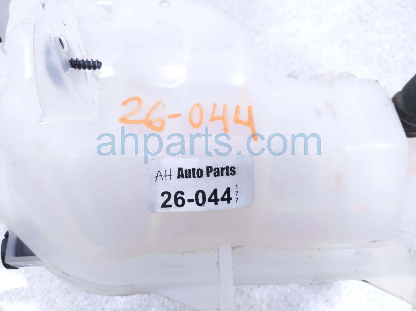 2020 Land Rover Range Rover Sport Radiator Coolant Reservoir Tank LR088547 Replacement 2020 Land Rover Range Rover Sport Radiator Coolant Reservoir Tank LR088547 Replacement thumbnail