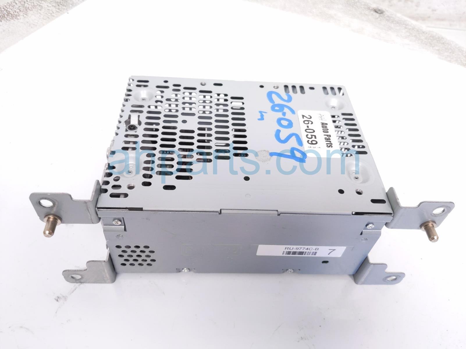 Ford AM/FM RADIO RECEIVER