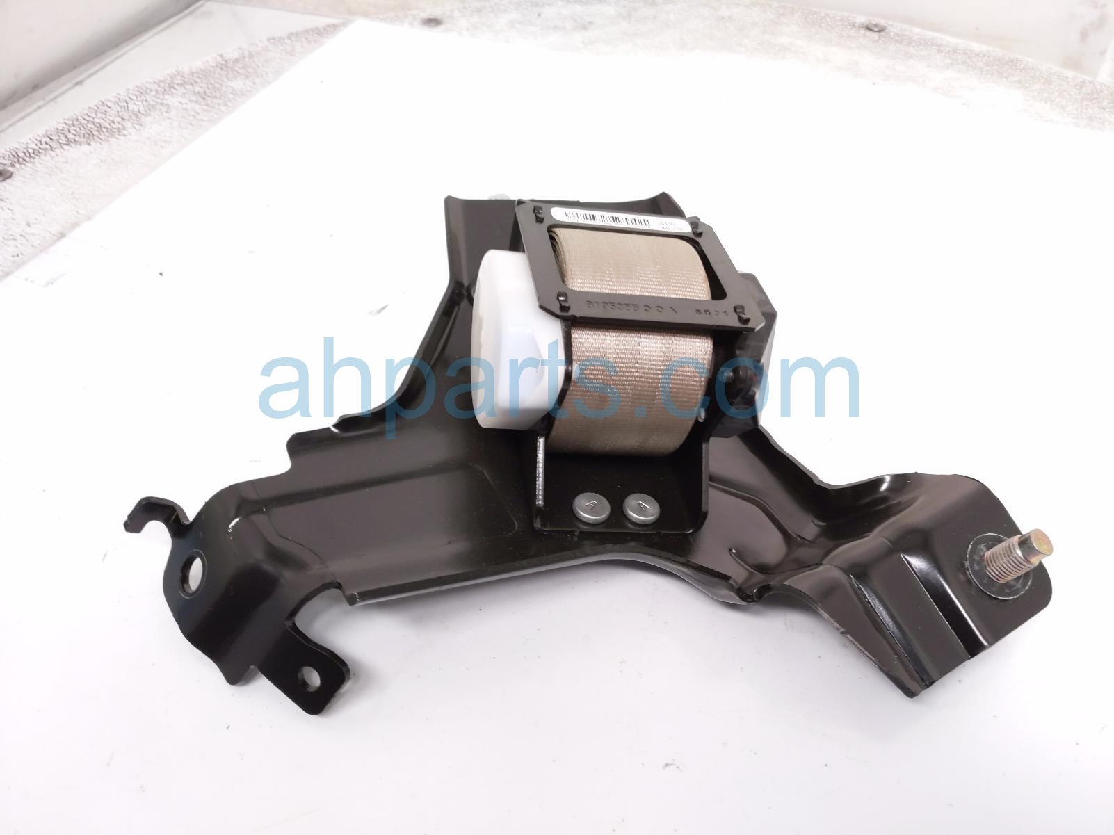 2016 Honda CR V Rear 2nd Row Mid Seat Belt Black 04827 T0G A00ZD Replacement 2016 Honda CR V Rear 2nd Row Mid Seat Belt Black 04827 T0G A00ZD Replacement thumbnail