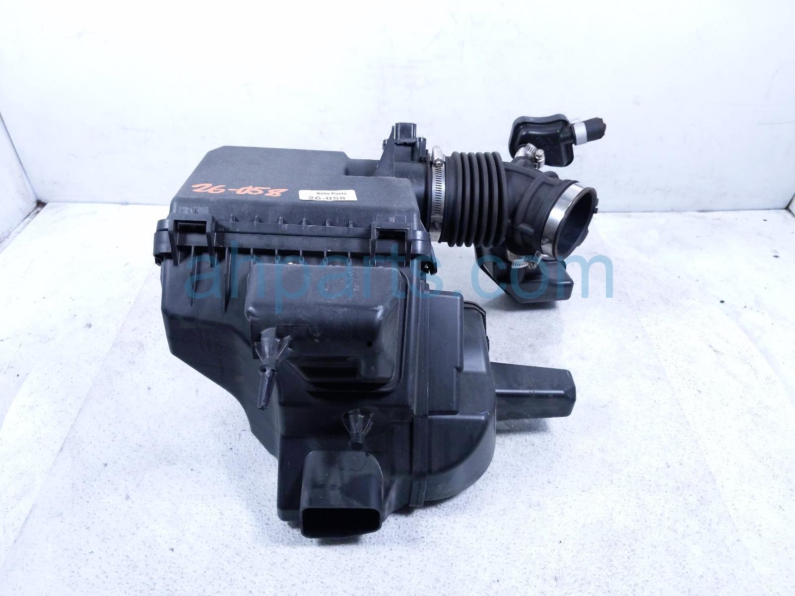 Nissan AIR CLEANER ASSY W/INTAKE HOSE