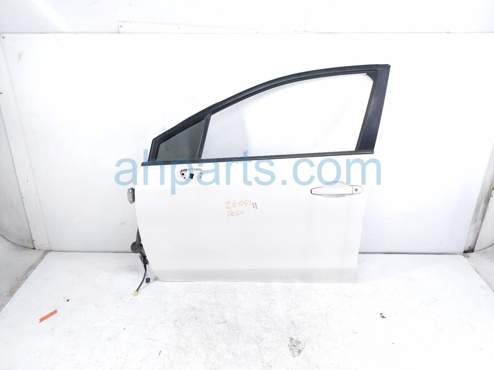 $349 Subaru FR/LH DOOR - WHITE - NO MIRROR/TRIM