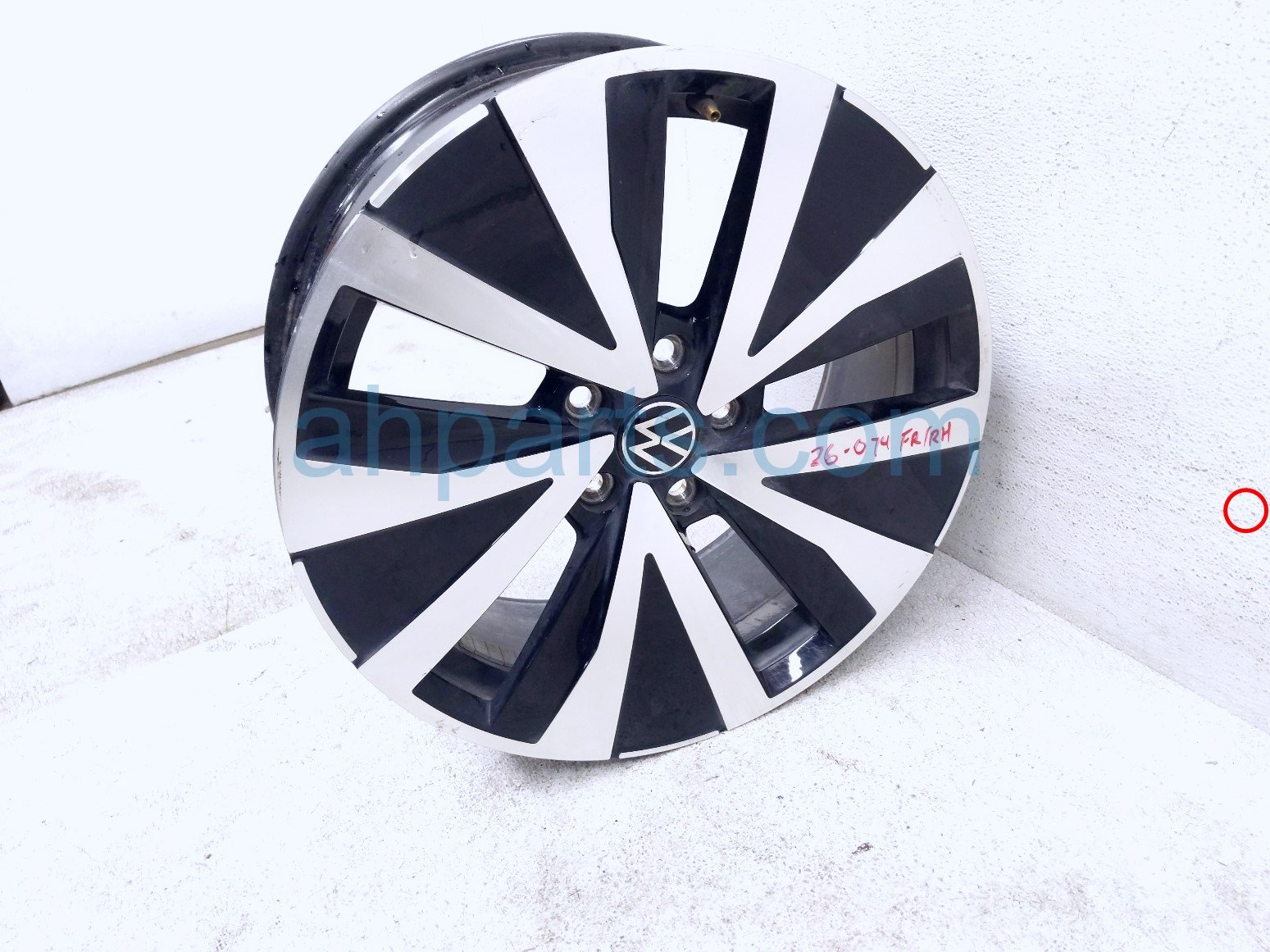 Volkswagen FR/RH WHEEL / RIM -