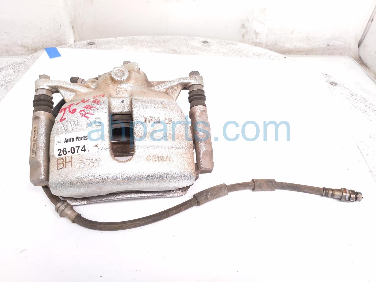 Volkswagen CORE FR/RH BRAKE CALIPER