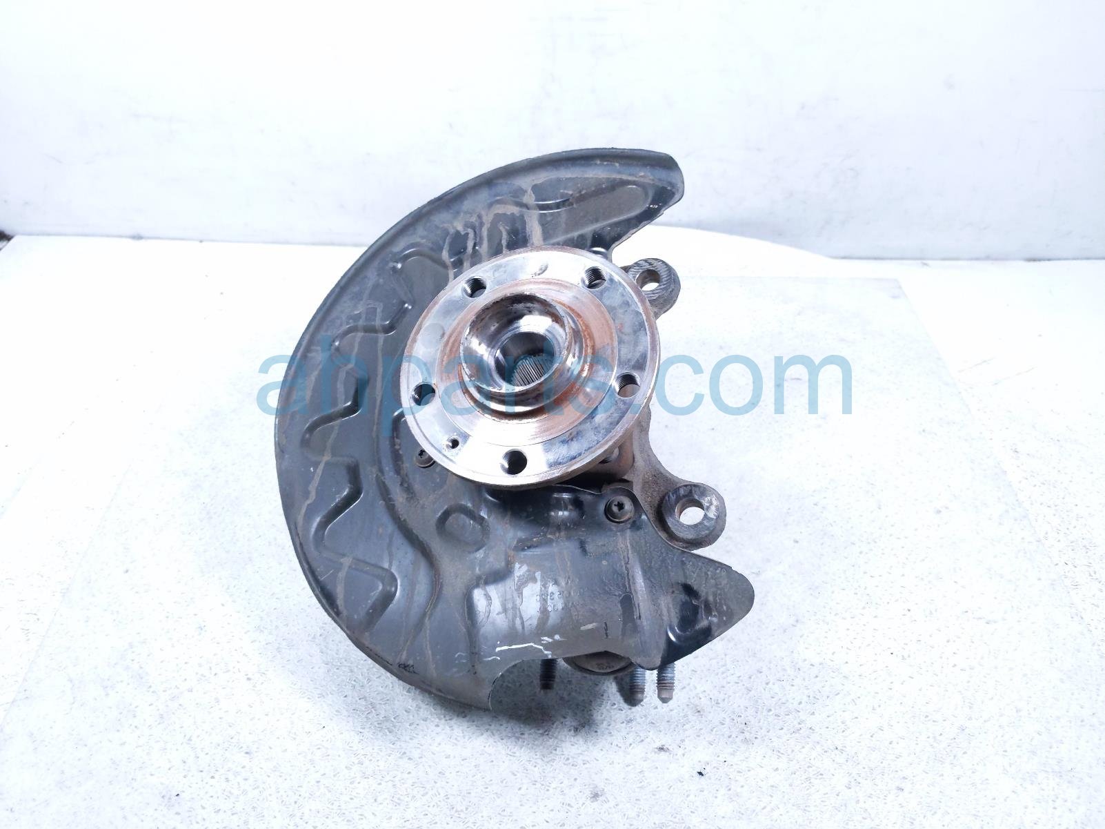 Volkswagen FR/RH SPINDLE KNUCKLE HUB - FWD