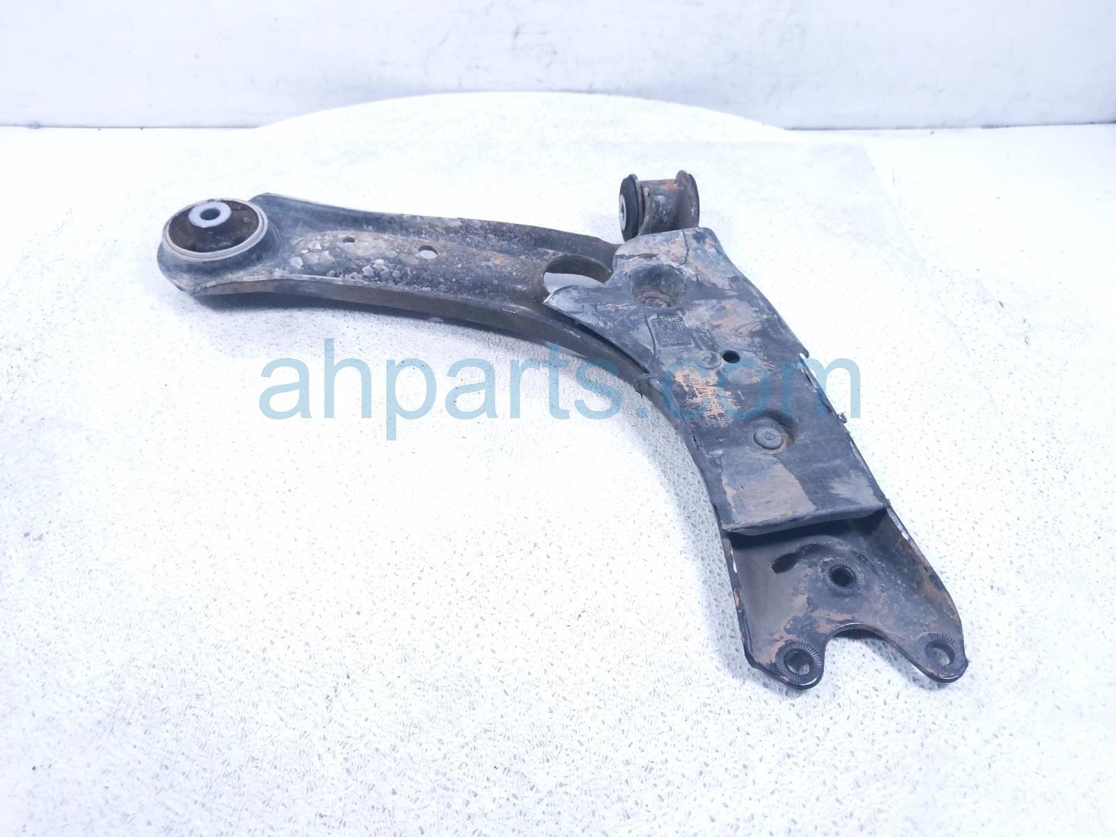 Volkswagen FR/LH LOWER CONTROL ARM