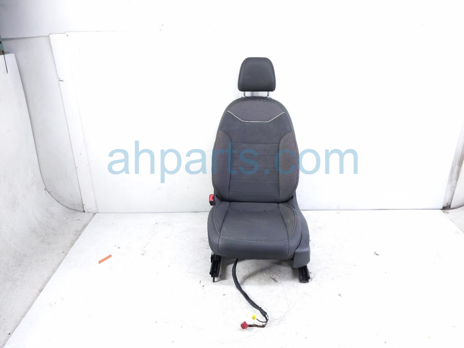 $175 Volkswagen FR/LH SEAT - BLACK - W/ AIRBAG