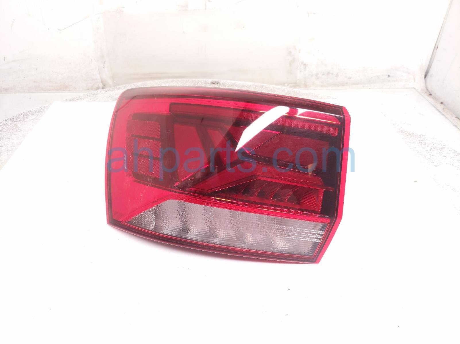Volkswagen LH TAIL LAMP (ON TRUNK)