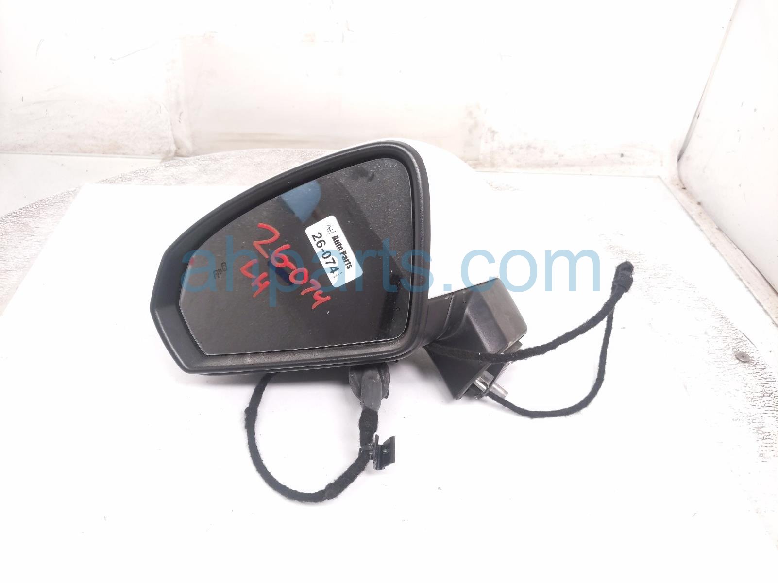 Volkswagen LH SIDE VIEW MIRROR - WHITE