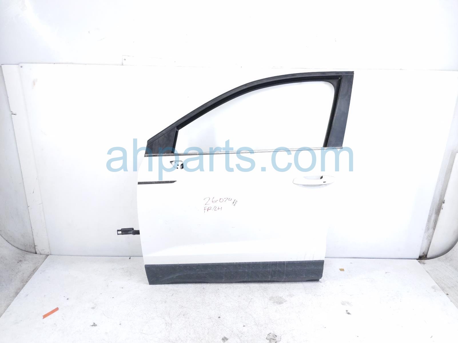 $720 Volkswagen FR/LH DOOR - WHITE - NO MIRROR/TRIM