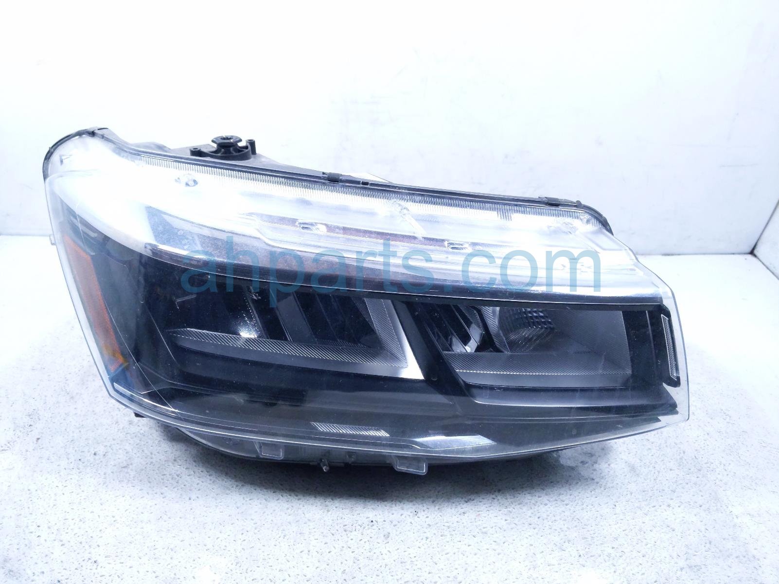 $650 Volkswagen RH HEADLAMP / LIGHT $650 Volkswagen RH HEADLAMP / LIGHT