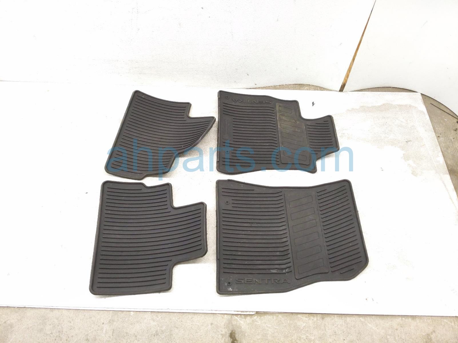 SET OF 4 ALL WEATHER FLOOR MATS- BLK