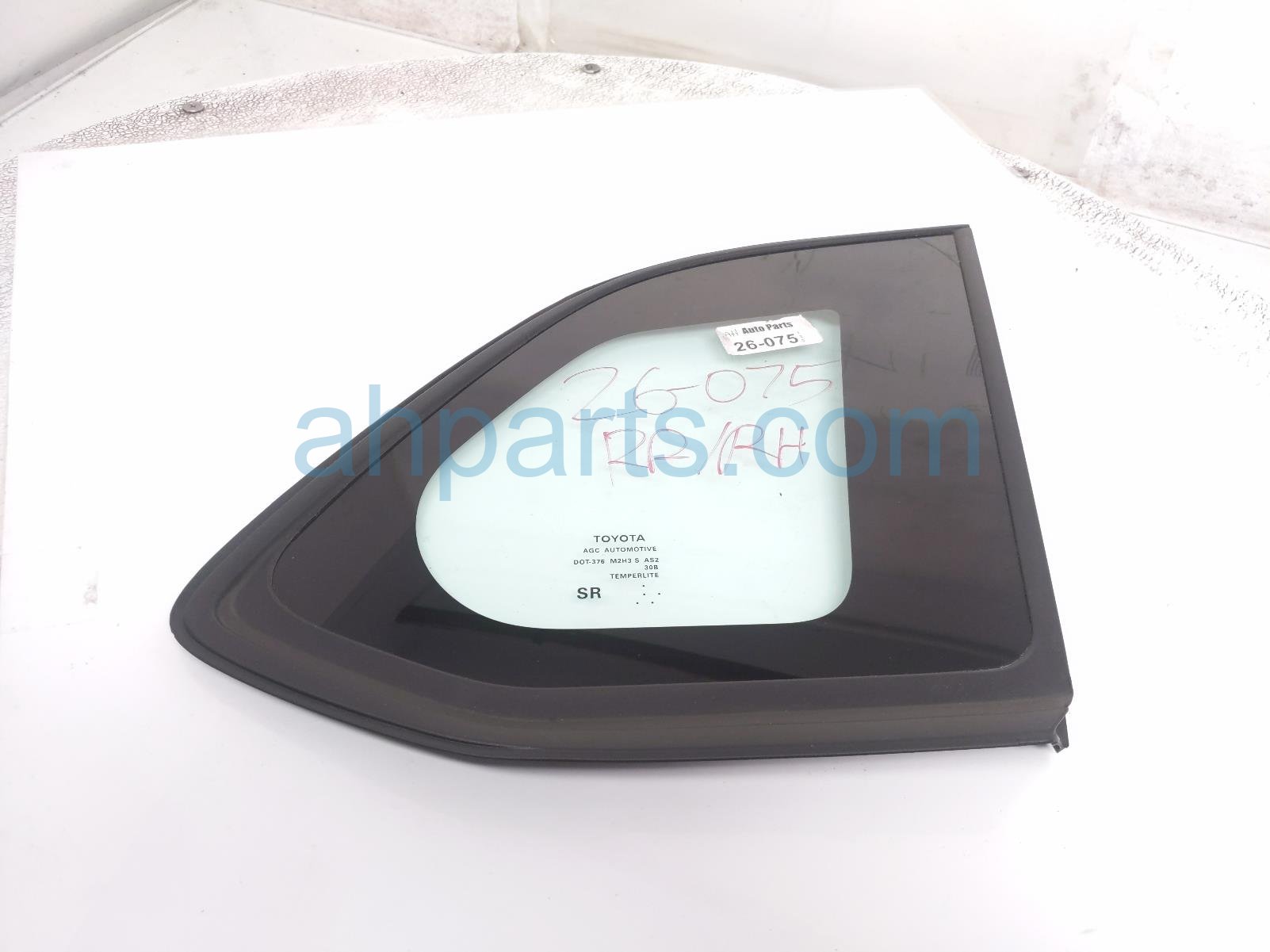 Toyota RH QUARTER WINDOW GLASS