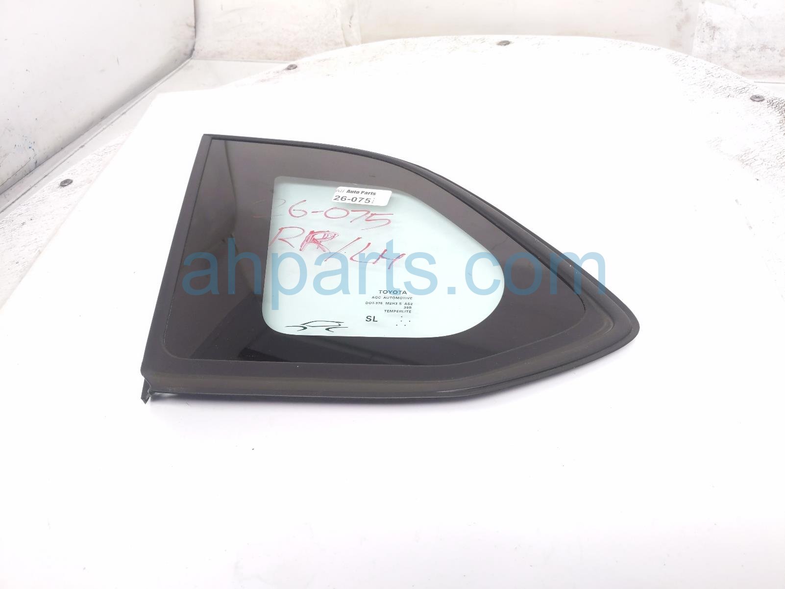 Toyota LH QUARTER WINDOW GLASS