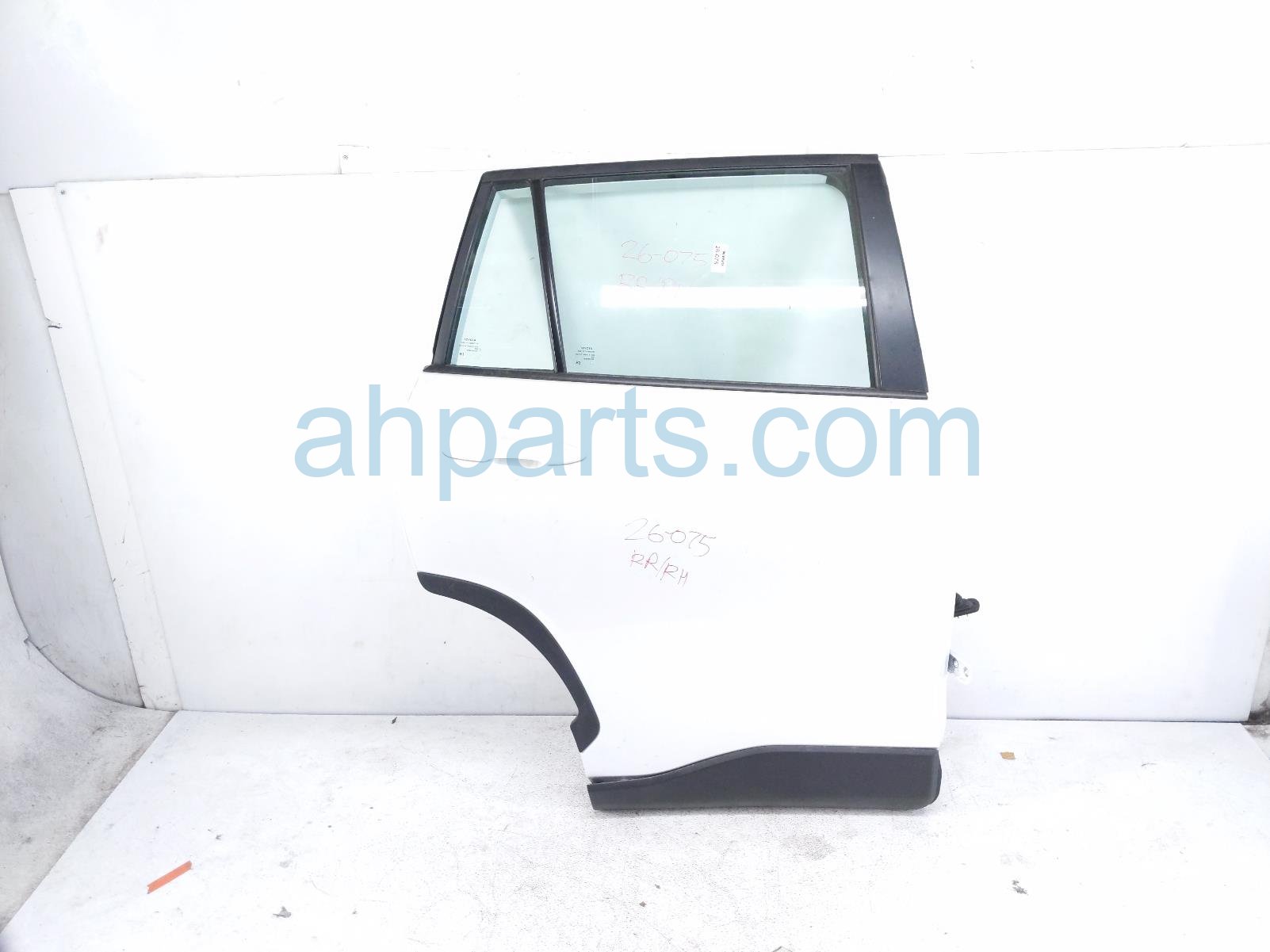 Toyota RR/RH DOOR - WHITE - NO INSIDE TRIM