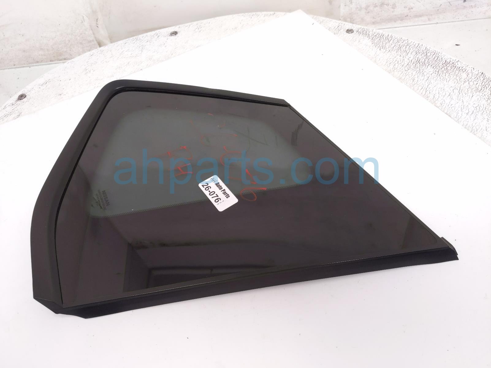 Nissan RH QUARTER WINDOW GLASS