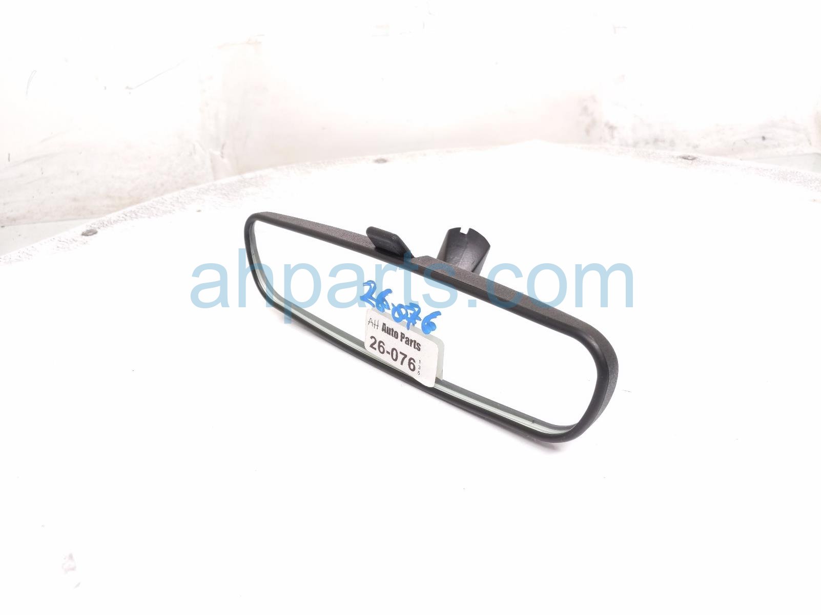 Nissan INSIDE / INTERIOR REAR VIEW MIRROR