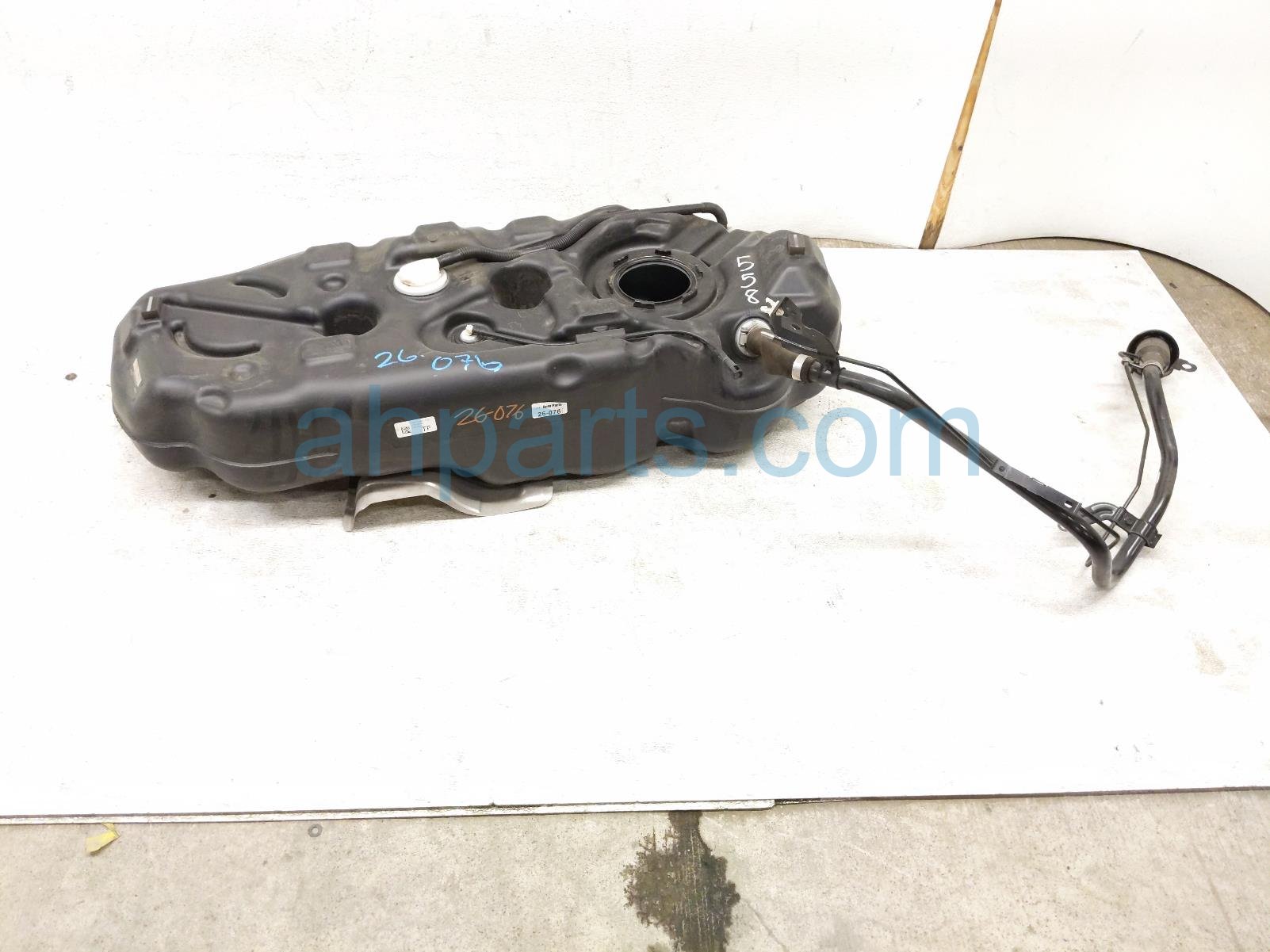 Nissan GAS / FUEL TANK