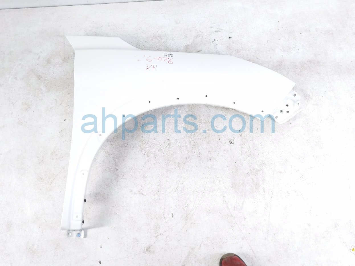 Nissan RH FENDER - WHITE