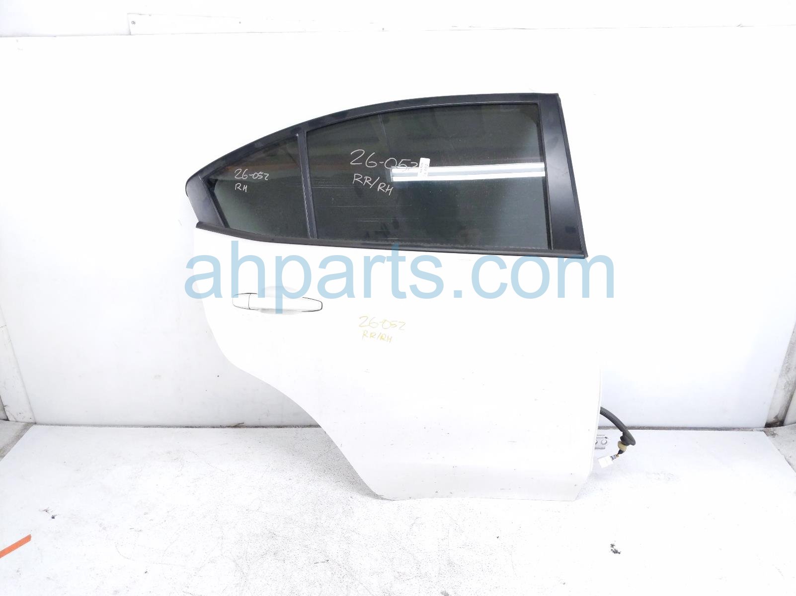 $299 Subaru RR/RH DOOR - WHITE - NO INSIDE TRIM