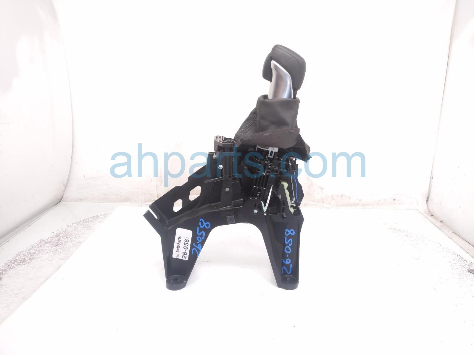 $149 Nissan A/T FLOOR SHIFTER W/KNOB ASSY