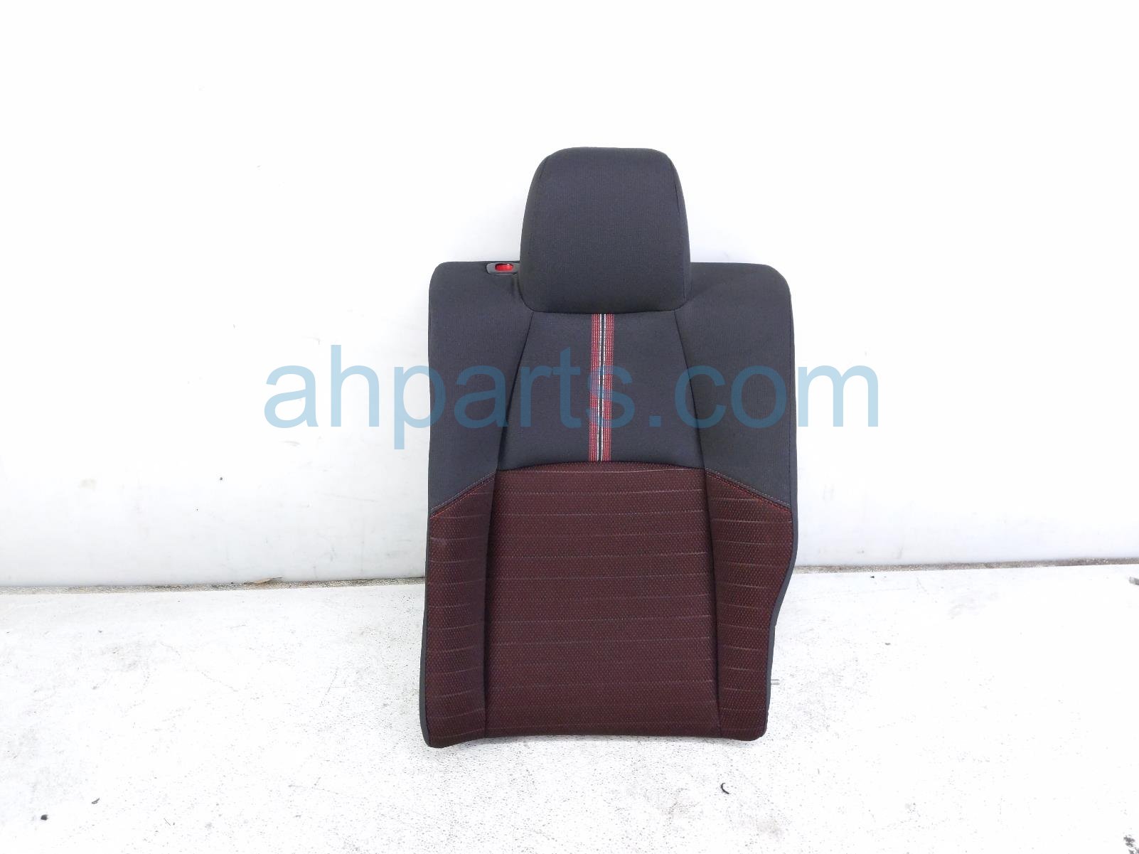 Toyota RR/LH UPPER SEAT CUSHION - RED/BLK Toyota RR/LH UPPER SEAT CUSHION - RED/BLK