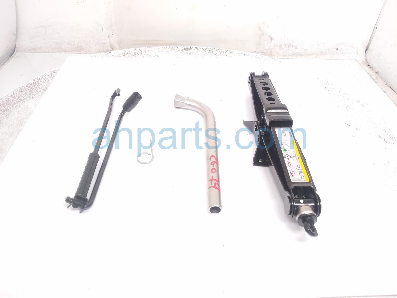 Volkswagen JACK + TOOL KIT W/FOAM HOLDER