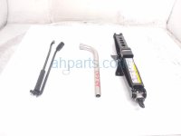 Volkswagen JACK + TOOL KIT W/FOAM HOLDER Volkswagen JACK + TOOL KIT W/FOAM HOLDER