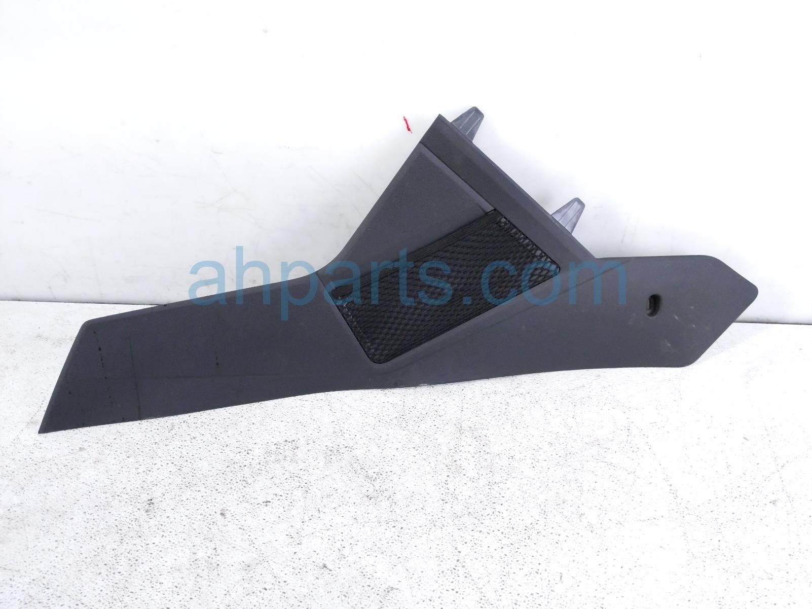 Volkswagen RH CONSOLE SIDE TRIM PANEL - BLK