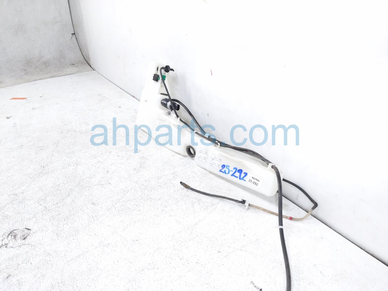 2018 Infiniti Qx80 Windshield Washer Reservoir W/pump 28910 1LL1C Replacement 2018 Infiniti Qx80 Windshield Washer Reservoir W/pump 28910 1LL1C Replacement thumbnail