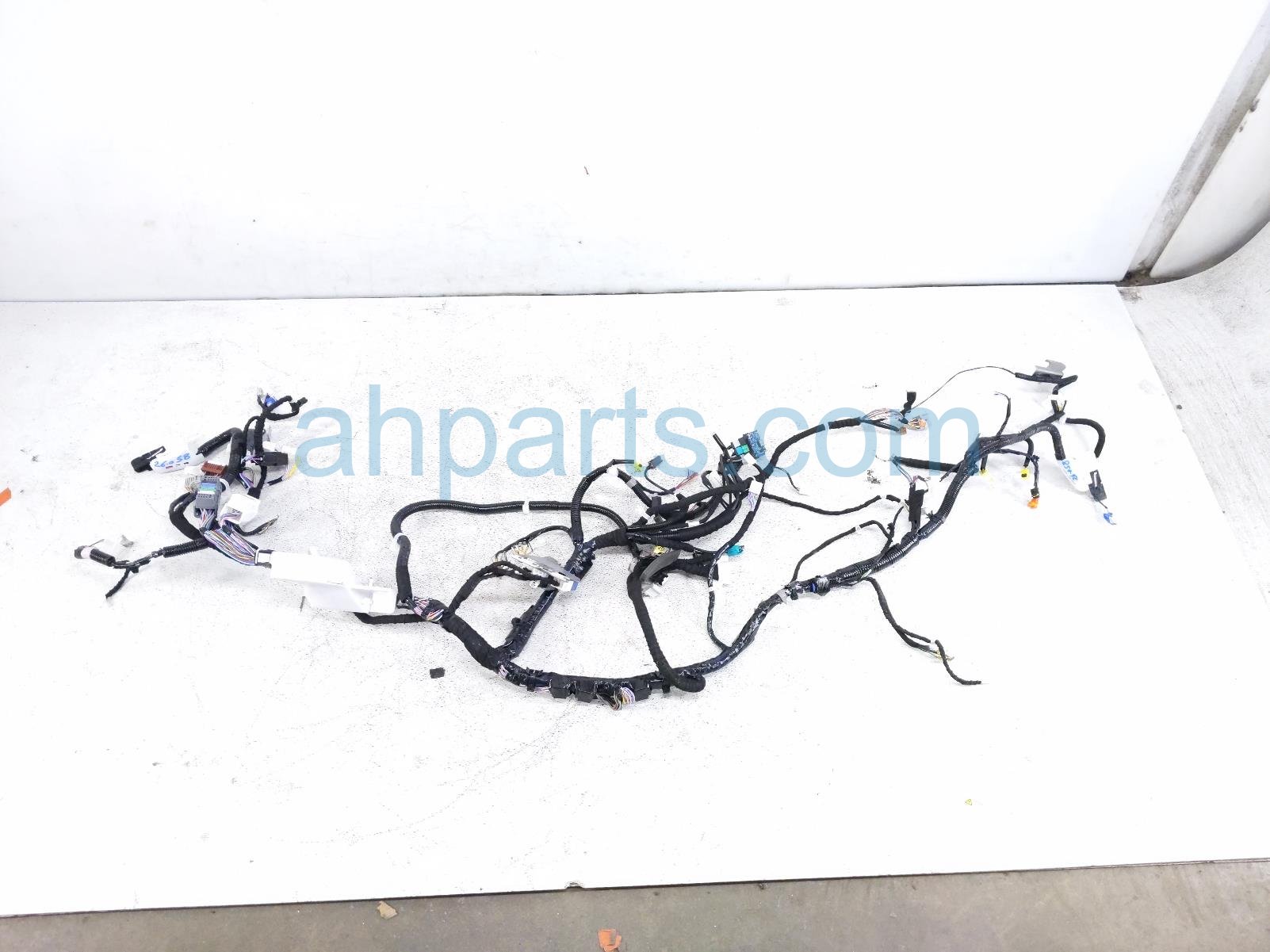 Nissan ENGINE ROOM WIRE HARNESS - SV