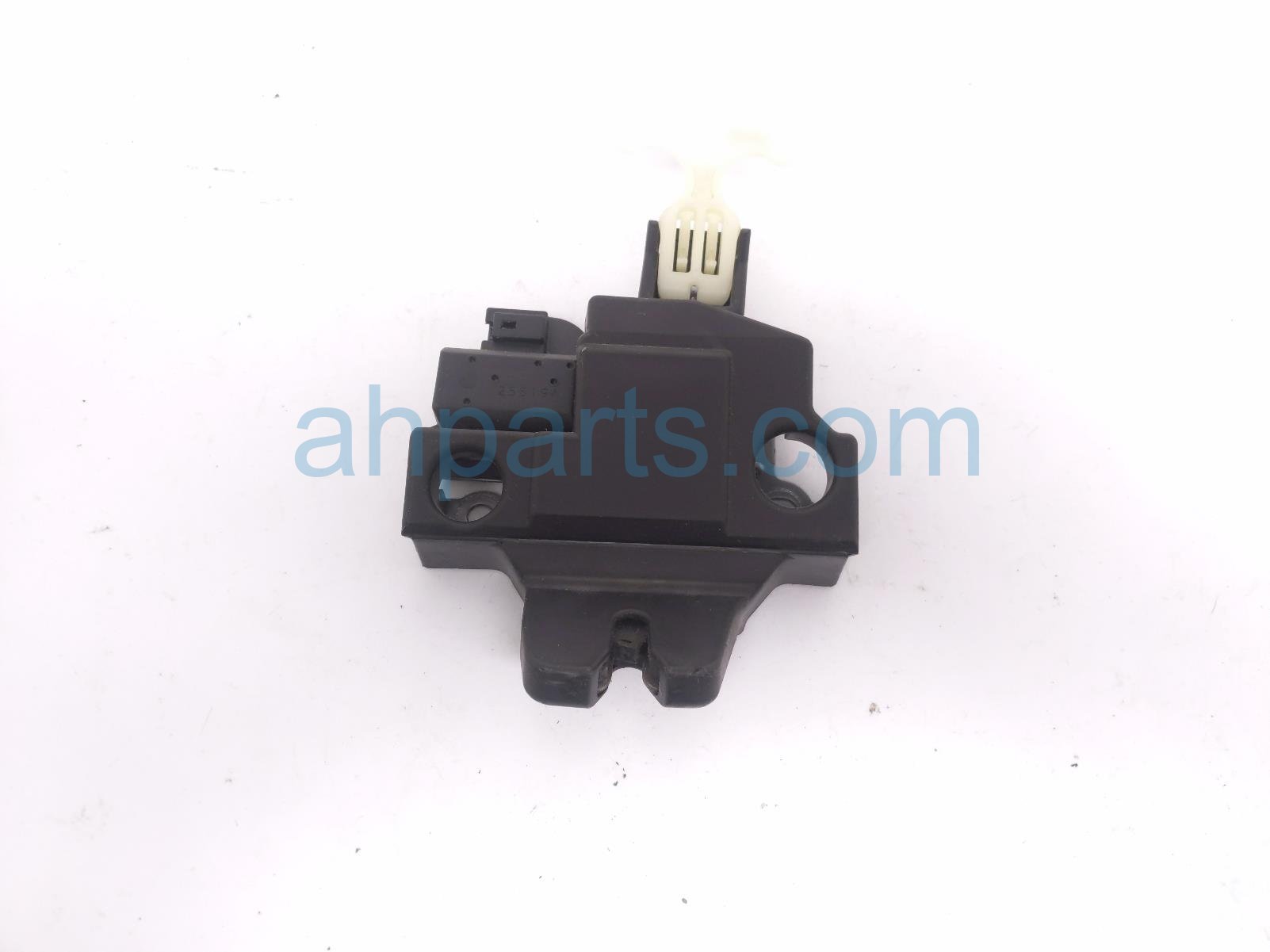 TRUNK LOCK / LATCH ASSY