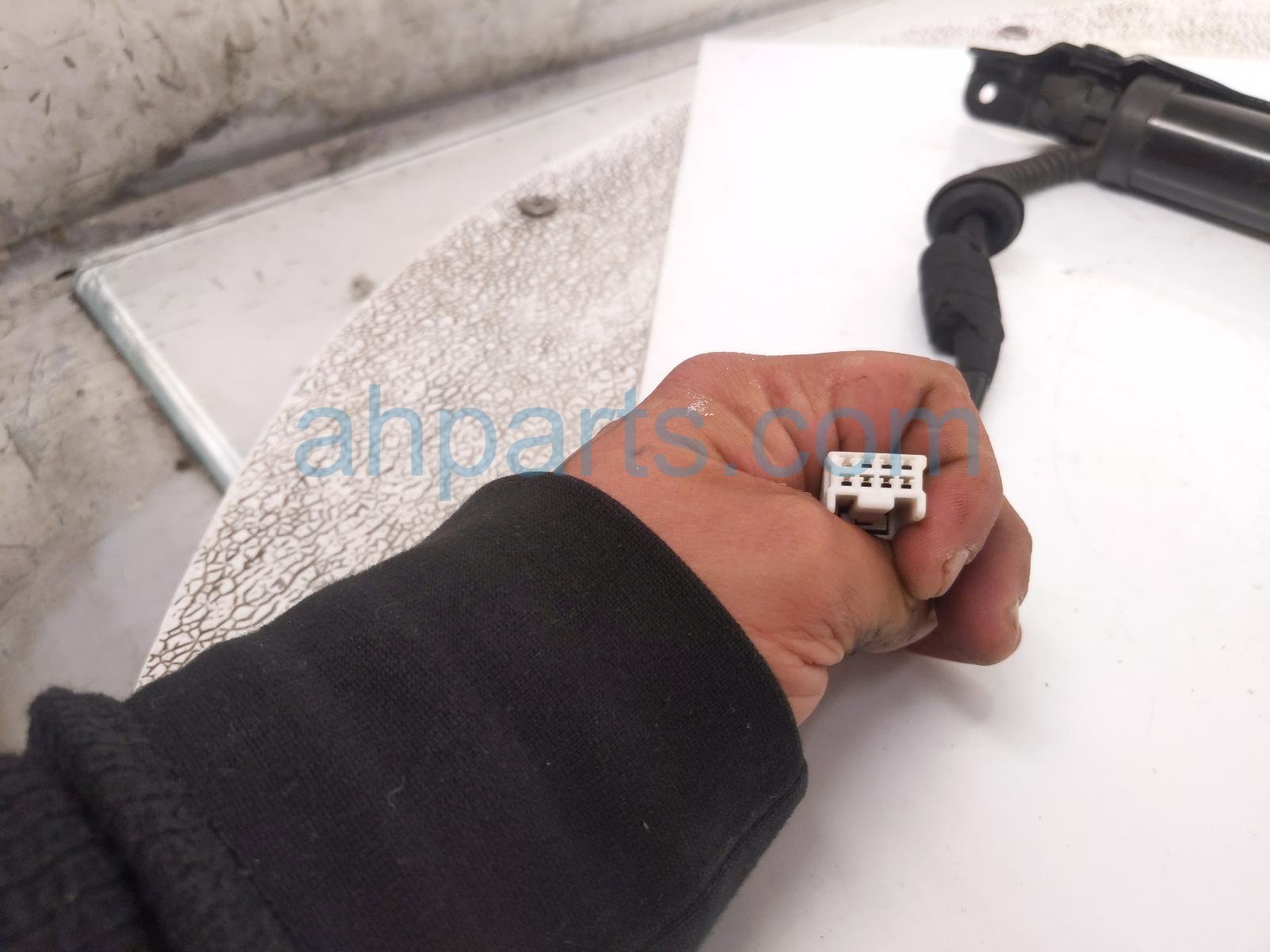 2023 Subaru Ascent Rear Passenger Power Liftgate Strut 63329XC00C Replacement 2023 Subaru Ascent Rear Passenger Power Liftgate Strut 63329XC00C Replacement thumbnail