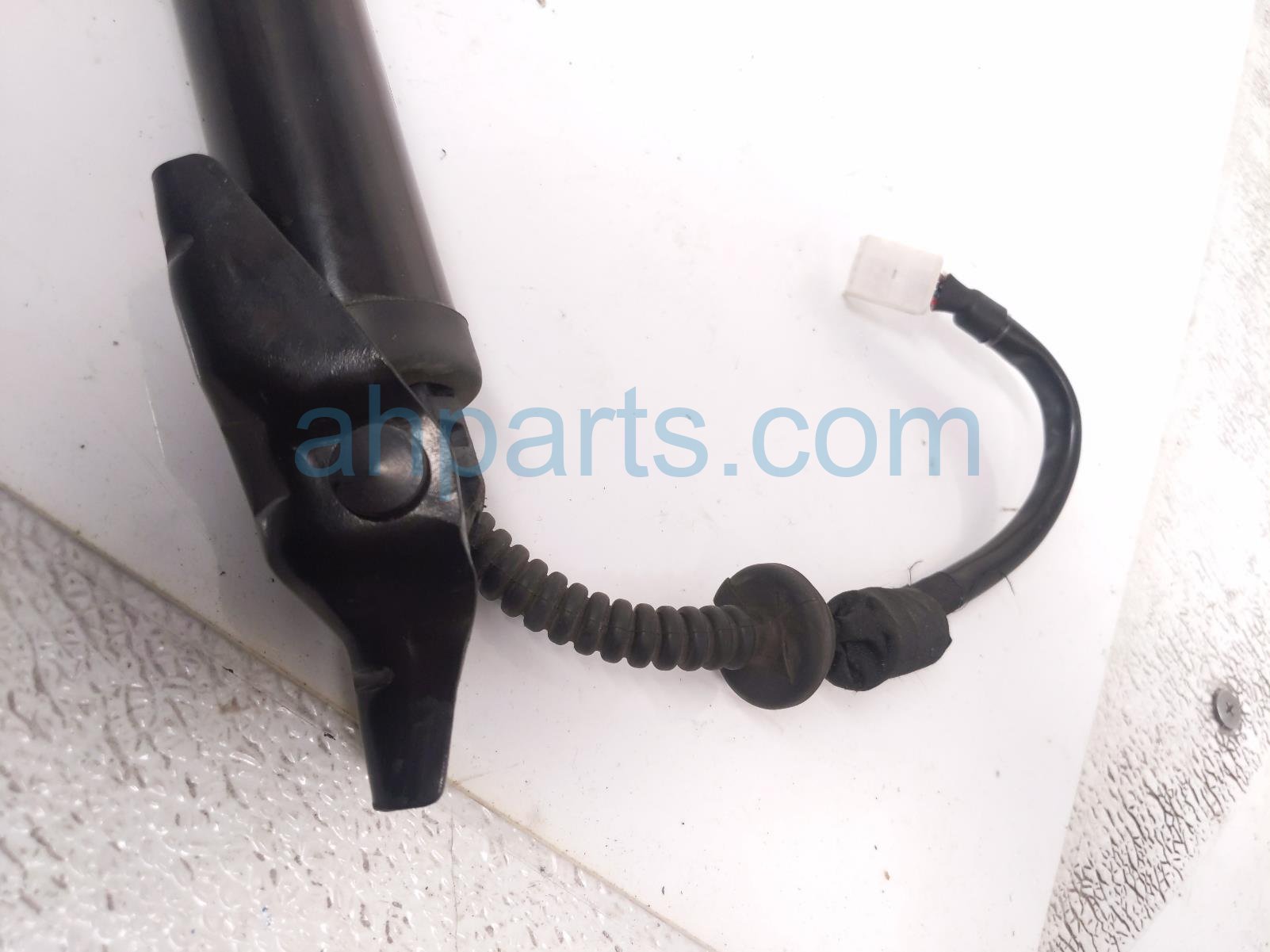 2023 Subaru Ascent Rear Passenger Power Liftgate Strut 63329XC00C Replacement 2023 Subaru Ascent Rear Passenger Power Liftgate Strut 63329XC00C Replacement thumbnail