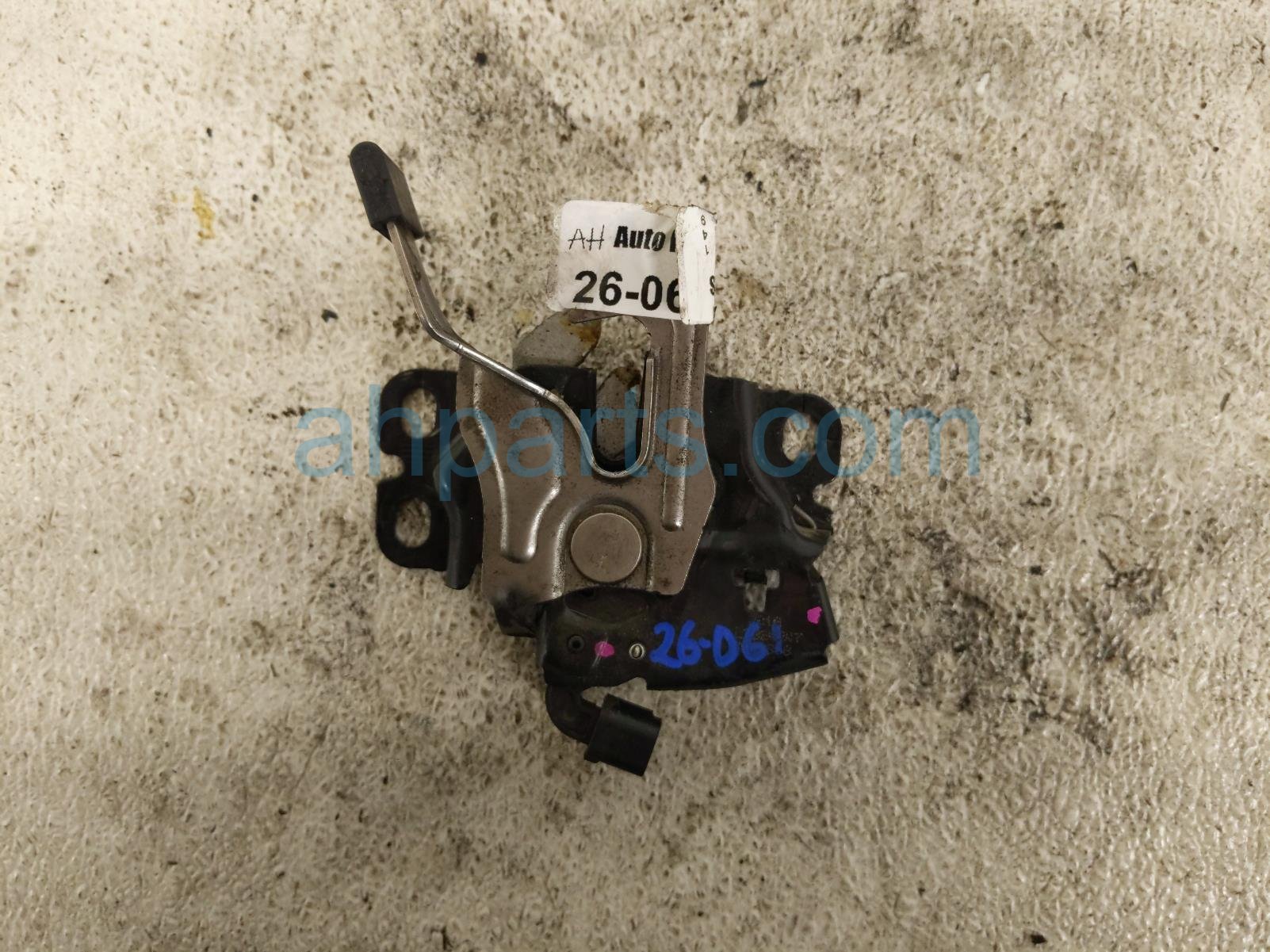 $40 Honda HOOD LOCK / LATCH ASSY