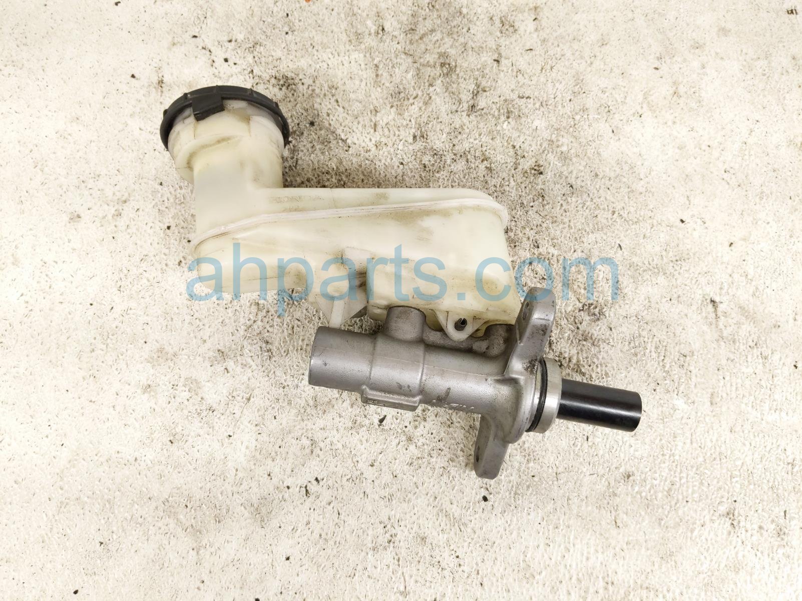 Honda BRAKE MASTER CYLINDER W/RESERVOIR