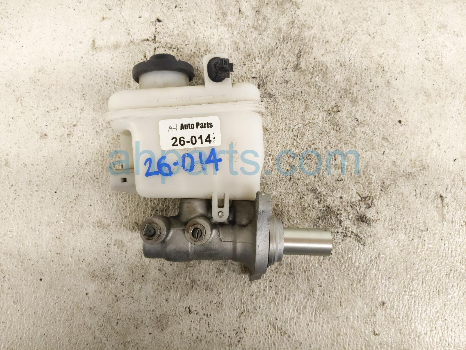 $60 Toyota BRAKE MASTER CYLINDER W/RESERVOIR