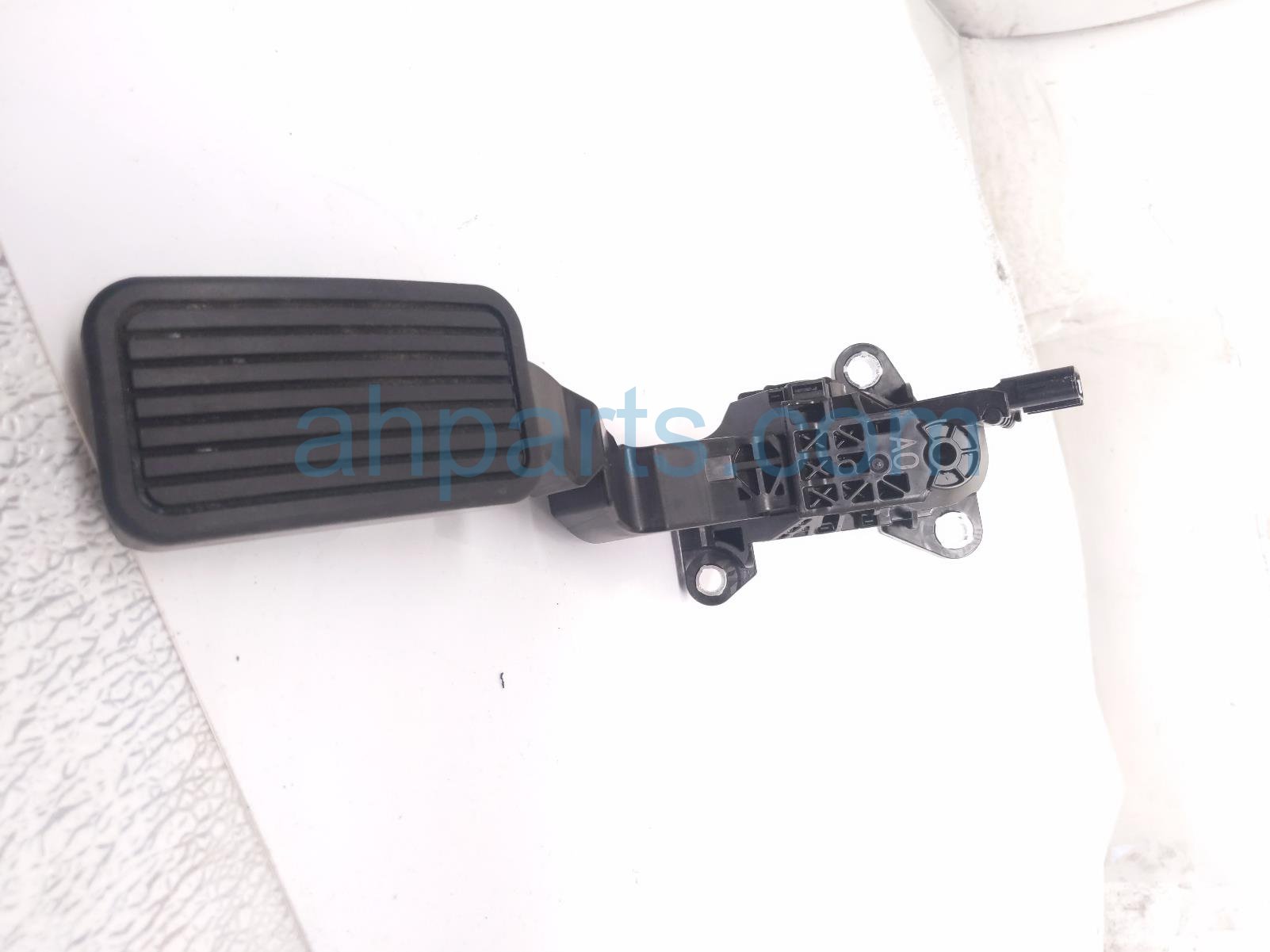 2016 Honda CR V Gas / Accelerator Pedal Assy 17800 T1W A01 Replacement 2016 Honda CR V Gas / Accelerator Pedal Assy 17800 T1W A01 Replacement thumbnail