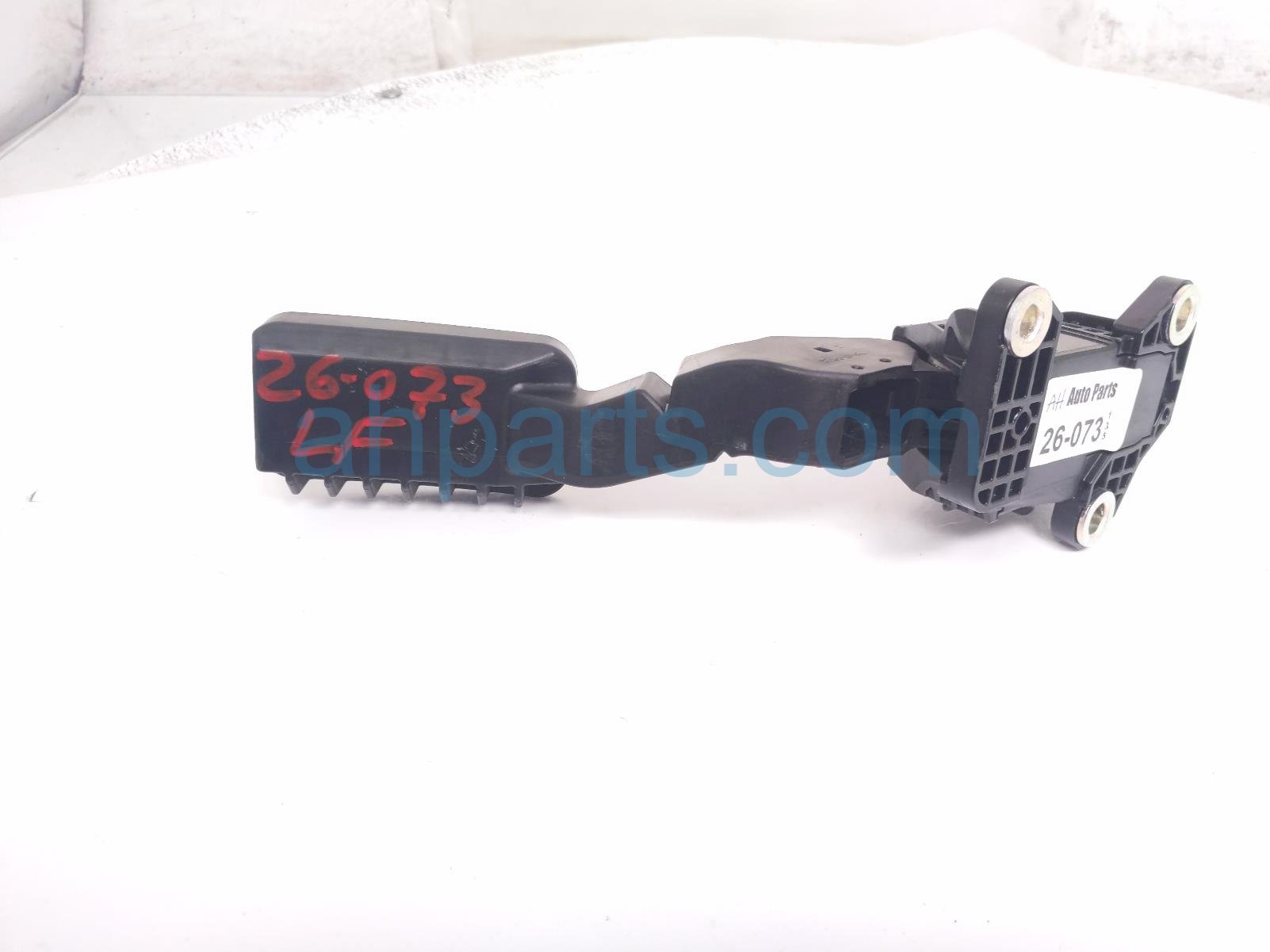 2016 Honda CR V Gas / Accelerator Pedal Assy 17800 T1W A01 Replacement 2016 Honda CR V Gas / Accelerator Pedal Assy 17800 T1W A01 Replacement thumbnail