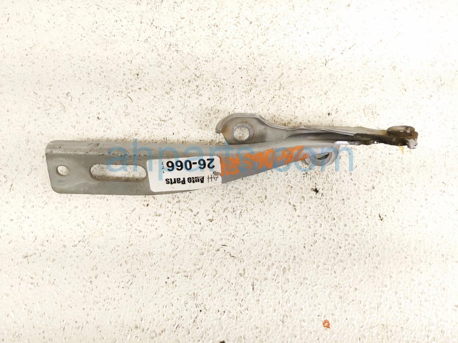 Honda RH HOOD HINGE - SILVER