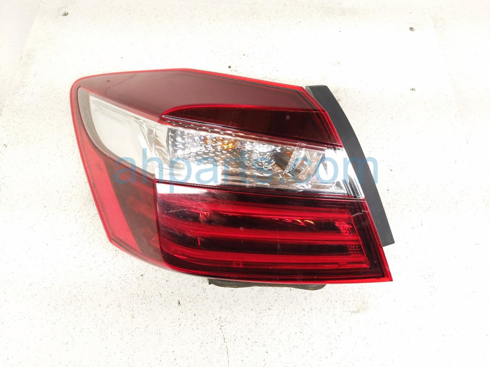 Honda LH TAIL LAMP (ON BODY)