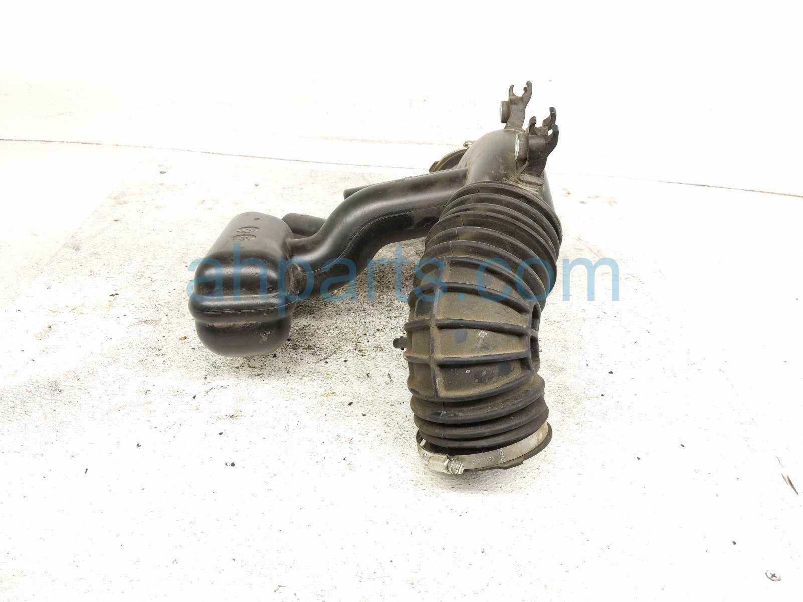 2017 Jeep Wrangler Air Intake Hose Tube W/resonator 4627065AD Replacement 2017 Jeep Wrangler Air Intake Hose Tube W/resonator 4627065AD Replacement thumbnail