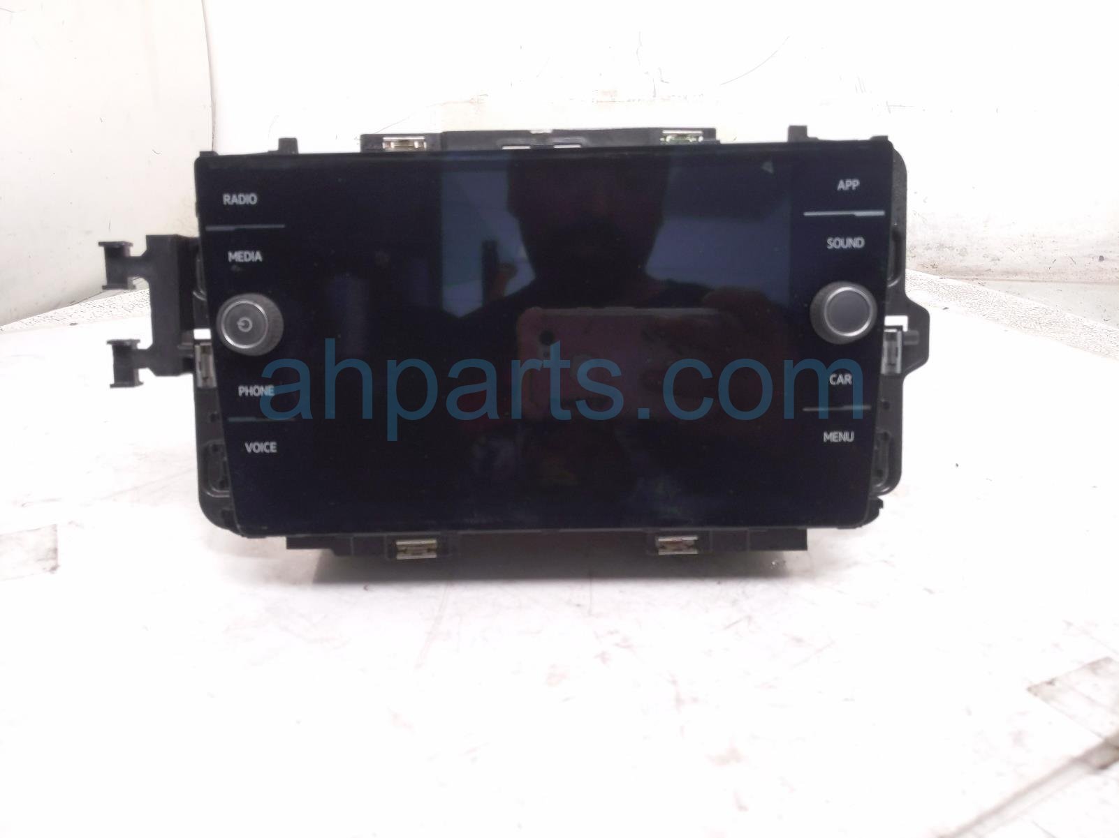 Volkswagen RADIO RECEIVER & DISPLAY SCREEN