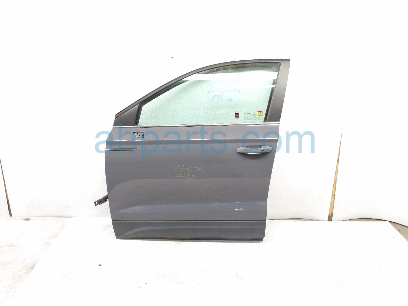 Volkswagen FR/LH DOOR - GREY - NO MIRROR/TRIM*