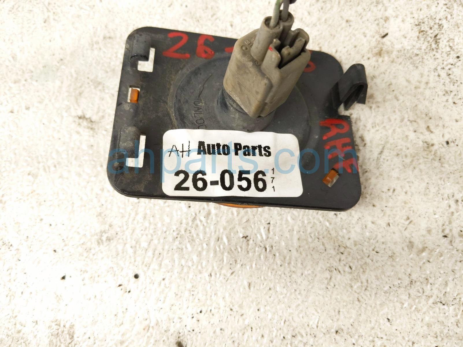 2017 Jeep Wrangler Front Passenger Side Marker Lamp 68274527AA Replacement 2017 Jeep Wrangler Front Passenger Side Marker Lamp 68274527AA Replacement thumbnail