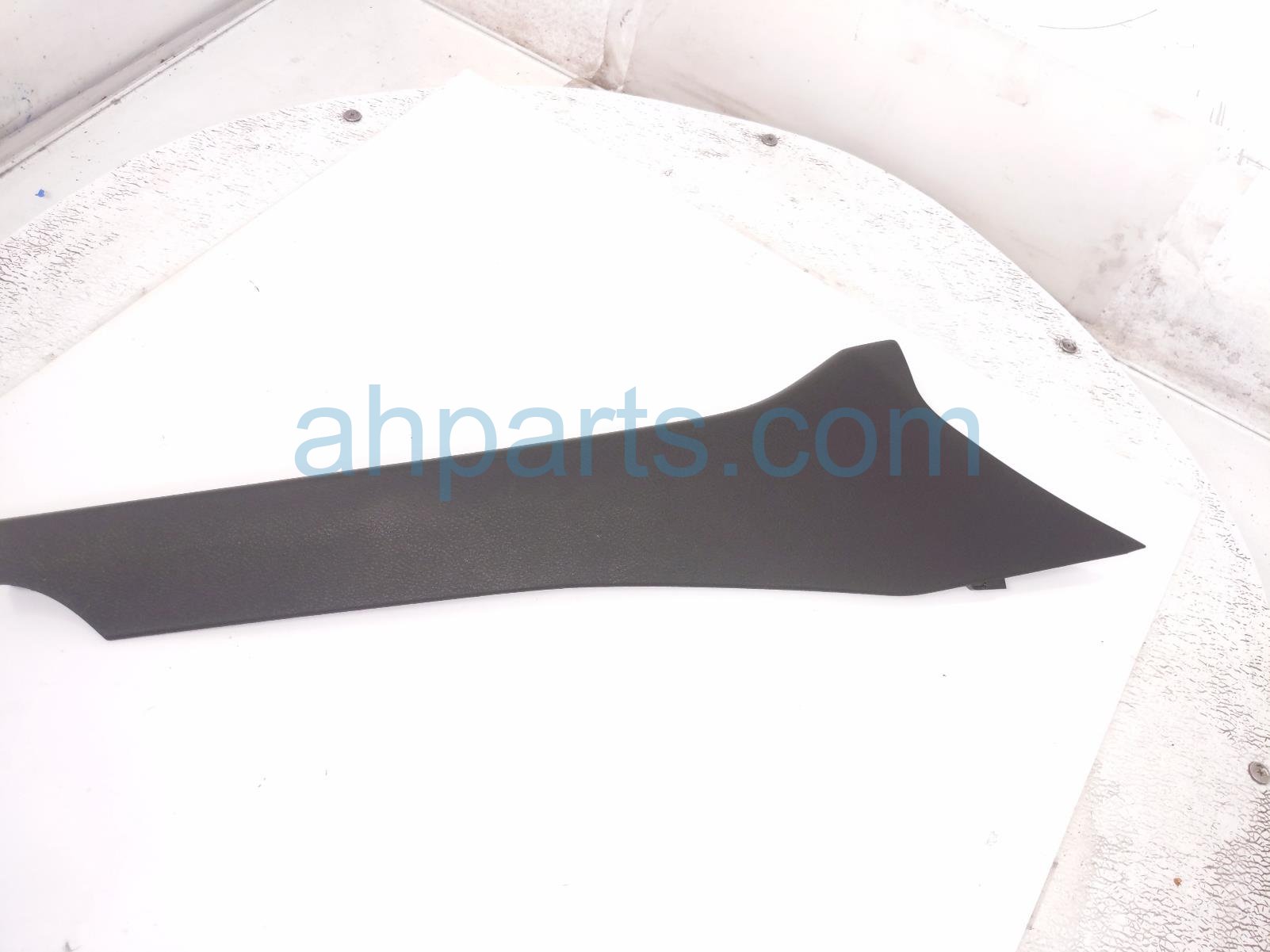 Nissan RH CONSOLE SIDE TRIM PANEL -BLK
