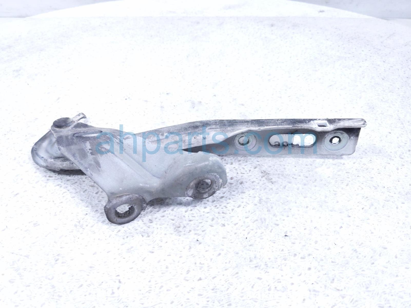 2016 Honda CR V Passenger Hood Hinge White 60120 T0A A00ZZ Replacement 2016 Honda CR V Passenger Hood Hinge White 60120 T0A A00ZZ Replacement thumbnail